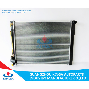Radiador de aluminio de refrigeración eficaz para Toyota Sienna 05-06 en